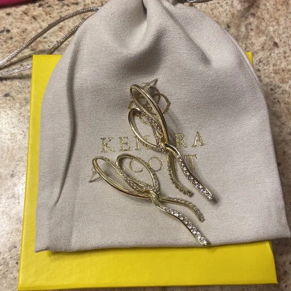 Kendra Scott bow earrings gold with dust bag - Picture 4 of 4